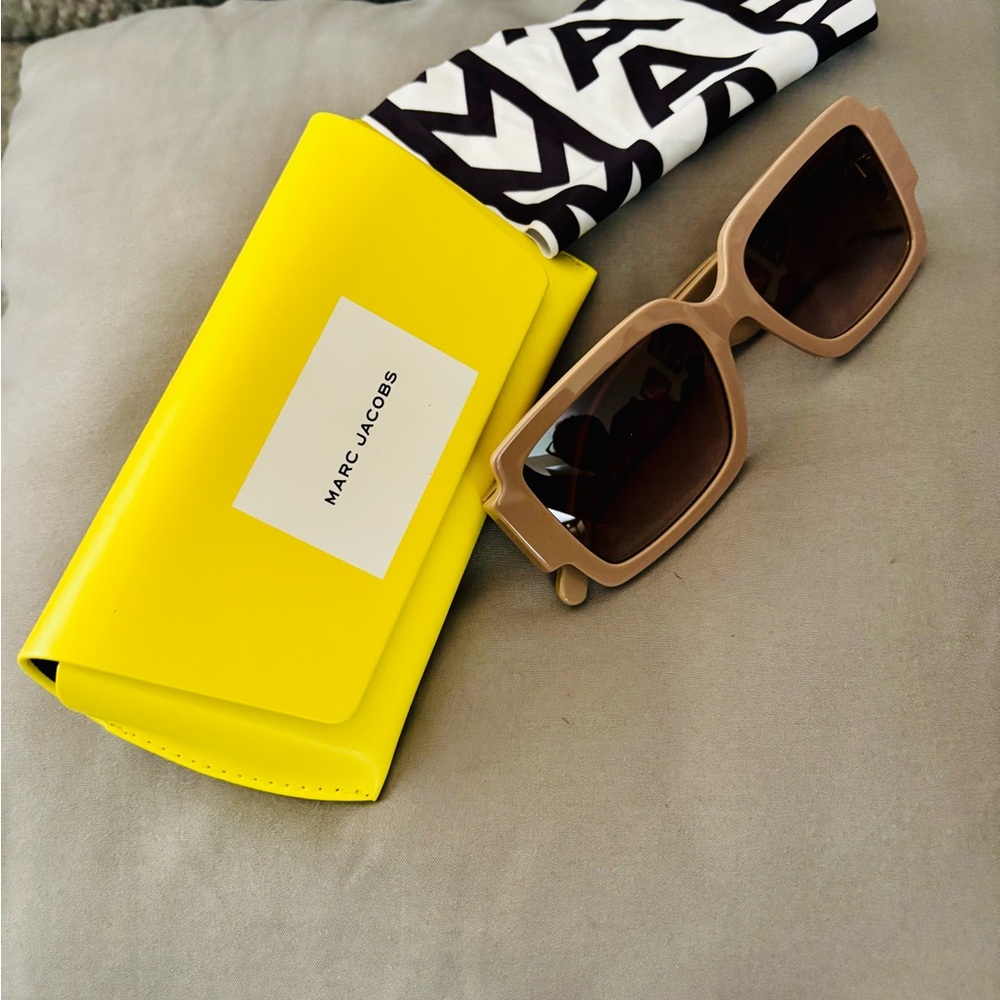 Marc Jacobs Sunglasses with Yellow Case and Tan Frames